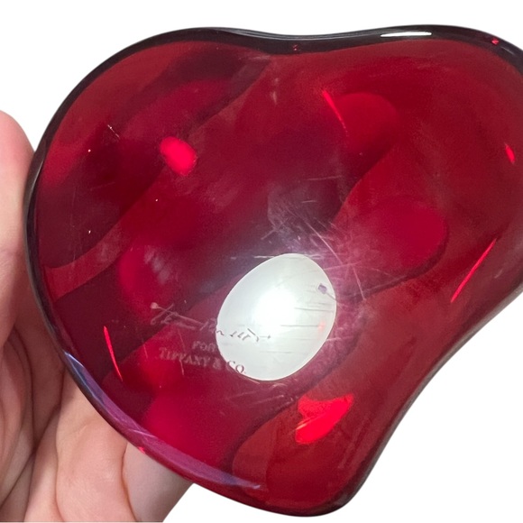 💥SALE! TIFFANY & CO Elsa Peretti Clear Red Glass Heart Paperweight - Picture 4 of 5
